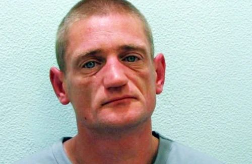 Gã “ông hờ” bệnh hoạn chụp ảnh khiêu dâm xác cháu bé 12 tuổi