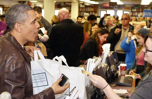 Tổng thống Barack Obama bất ngờ “vi hành” hiệu sách