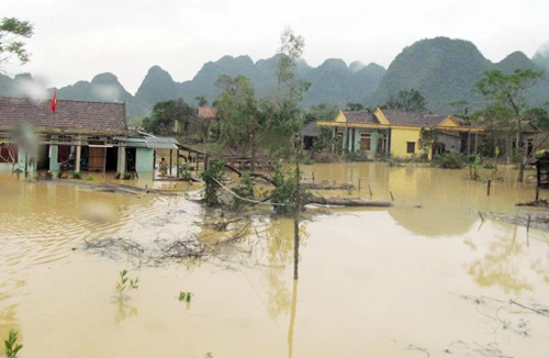 Hà Tĩnh - Quảng Bình ngập chìm trong lũ