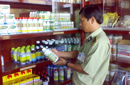 Chất lượng thuốc trừ sâu, phân bón: Kiểm tra nhiều vẫn không hiệu quả?