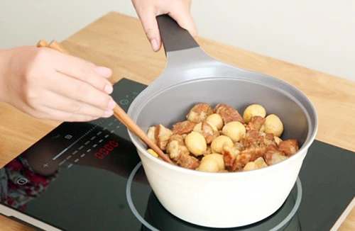 Giá gas tăng, bếp từ đắt khách