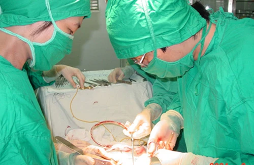 Phẫu thuật thành công nhiều vụ hỏng “súng” do bơm silicone