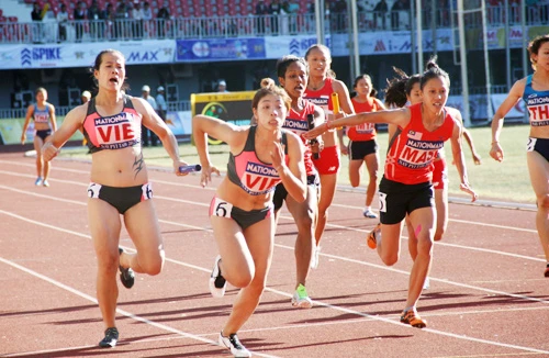 Chơi vơi giữa “ao làng”