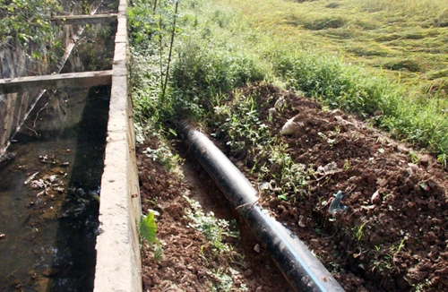 Doanh nghiệp lắp giếng khoan, người dân chết khát