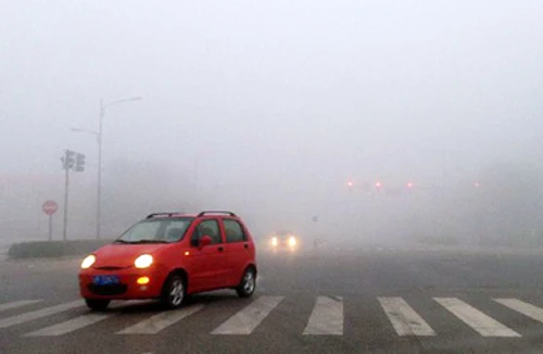 Bắc Kinh phong tỏa nhiều tuyến đường vì sương mù