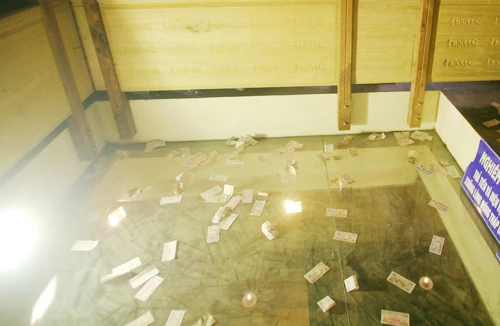 Sử dụng tiền lẻ không đúng chức năng gây lãng phí, phản cảm