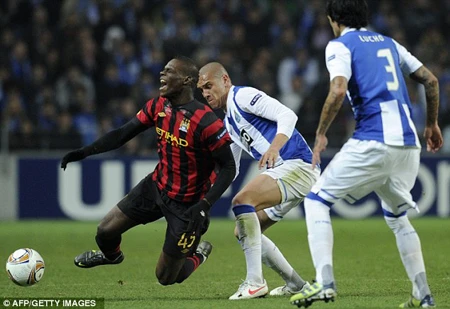 Mancini khuyên Balotelli lấy vợ