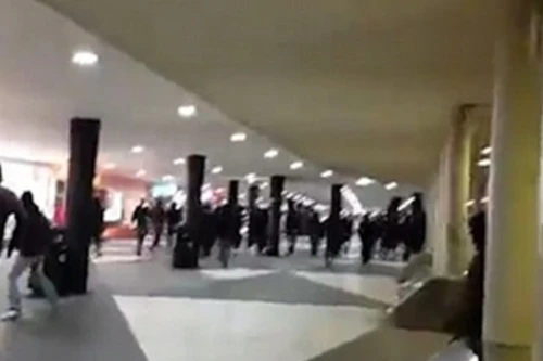 Hàng trăm đàn ông đeo mặt nạ tấn công trẻ vị thành niên nhập cư tại Thụy Điển