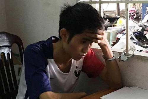 Bắt giữ nam thanh niên dùng dây dù siết cổ tài xế taxi