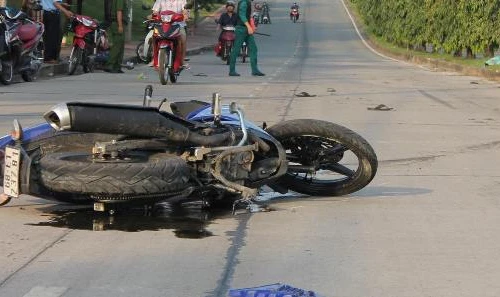 Hai xe máy đâm nhau, hai người chết thảm