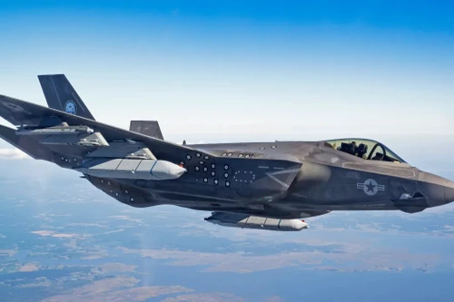 Tiêm kích F-35C lần đầu trang bị tên lửa chống hạm tầm xa tàng hình LRASM