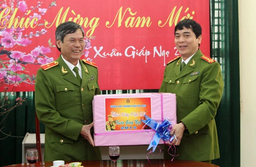 Chúc Tết đơn vị duy nhất 11 năm liền đạt thành tích quyết thắng