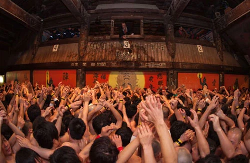 9.000 nam giới Nhật Bản tham gia lễ hội khỏa thân