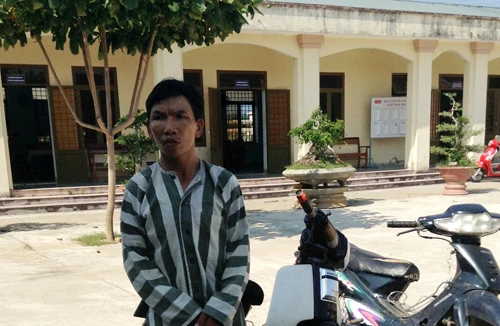 Người dân vây bắt đối tượng trộm xe máy