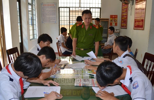 Hít "keo chó" - Kinh hoàng trò tìm “ảo giác” chết người trong giới học sinh