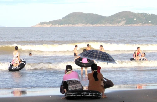 Nam sinh viên chết đuối ở biển Cửa Lò