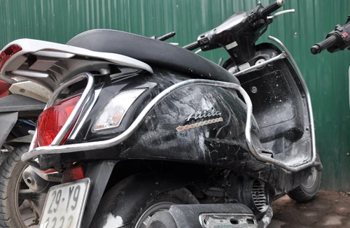 Xe Attila bốc cháy trên đường Giảng Võ