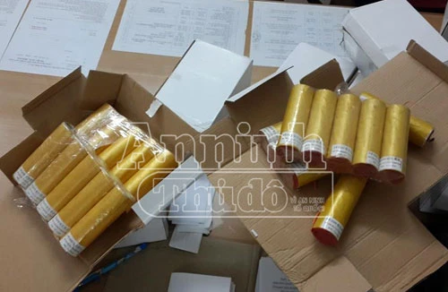 Bắt giữ hơn 2.000 quả pháo hoa kích điện đi “xe ôm”