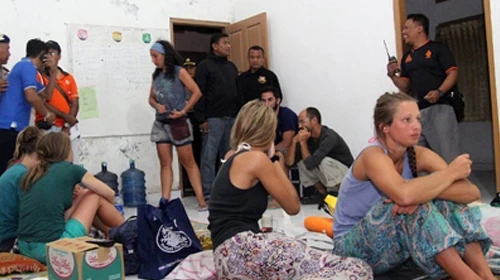 Chìm tàu du lịch ở Indonesia khiến 15 người mất tích