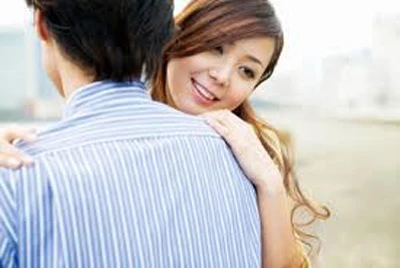 Mình cứ tiếp tục lừa nhau đi, được không anh?