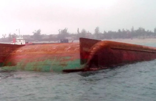 Đã tìm thấy thi thể nạn nhân vụ chìm sà lan chở đá trên biển