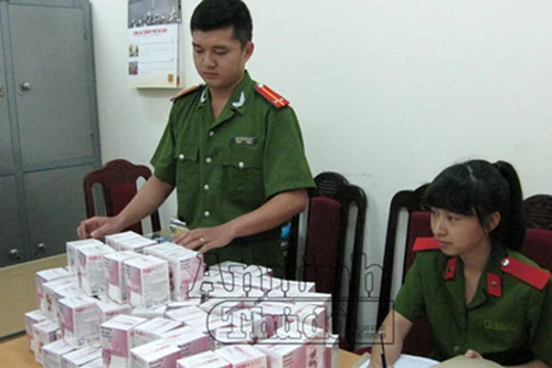 Bắt giữ lô hàng kem làm trắng da đưa từ Lạng Sơn vào TPHCM tiêu thụ