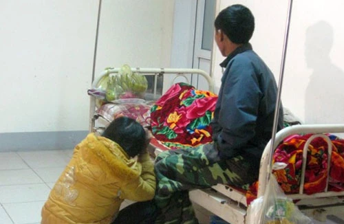 Không chịu nằm chung giường, bệnh nhân chết tại hành lang bệnh viện