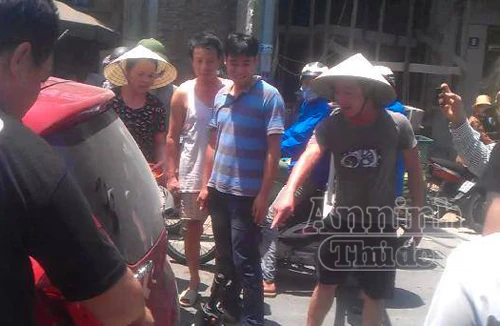 Người dân bắt được kẻ trộm nhờ tàu hỏa chạy qua