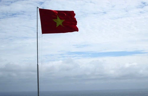 Hoàn thành cột cờ Tổ quốc trên đảo Lý Sơn