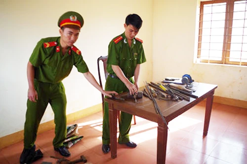 Xét xử các đối tượng chế tạo, mua bán trái phép vũ khí quân dụng