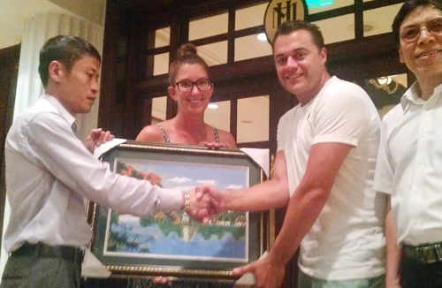 Hà Nội lập đường dây nóng, phòng ngừa taxi "chặt chém" khách