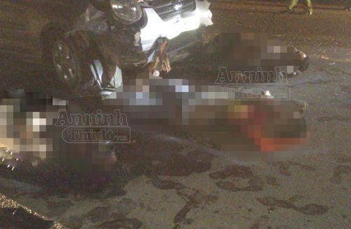 3 người đang sửa xe trên đường, bị đâm chết tại chỗ