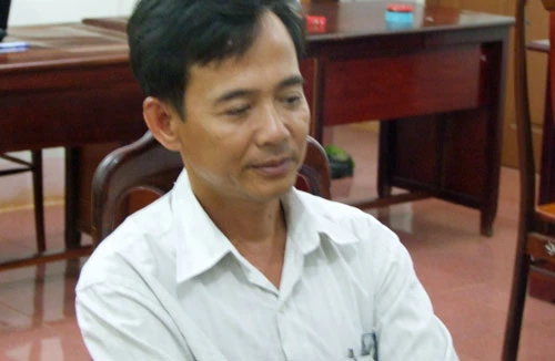 Giám đốc thuê người chặt phá rừng trái phép ra đầu thú