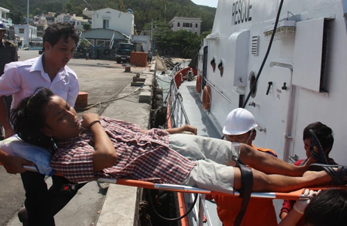 Cứu thuyền viên nước ngoài bị đâm thủng ngực trên biển Đông