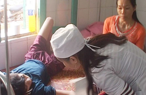 Nạn nhân ngộ độc bánh mì tăng lên 150 người