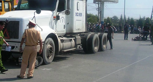 Xe đầu kéo gây tai nạn, nữ sinh lớp 9 tử vong thương tâm