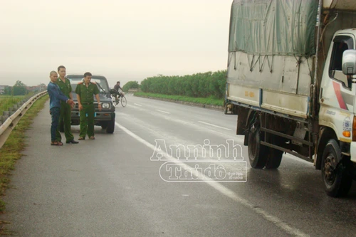 Hà Nội: Bắt ổ nhóm sống “bầy đàn” chuyên đi cướp giật tài sản