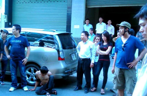 Giả vờ hỏi mua bồn vệ sinh để cướp tài sản