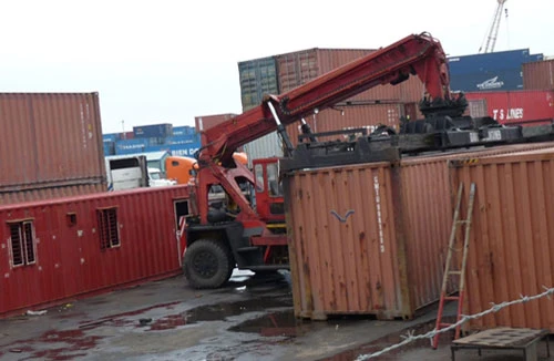 Một lao động bị container đè chết