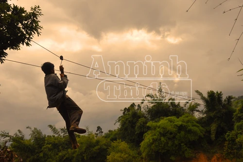 Đánh đu với tử thần mỗi ngày để mưu sinh