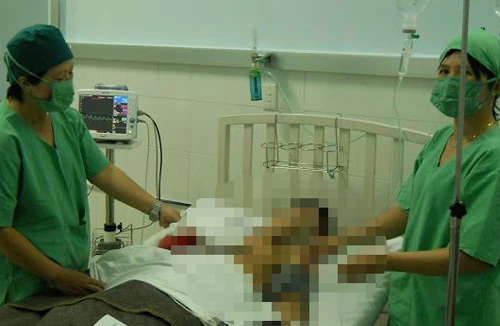 Đi chơi Tết vẫn nổi máu côn đồ, đâm người trọng thương 