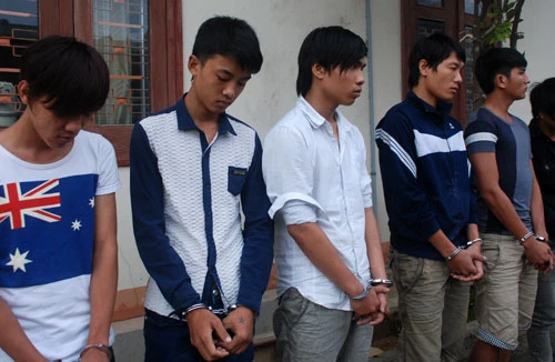 Hai băng hỗn chiến, đánh chết người đi ăn khuya