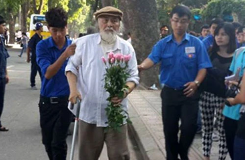 Người lính già đeo máy trợ tim đến viếng Đại tướng Võ Nguyên Giáp	