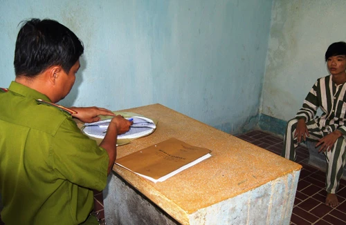 Vờ nhờ sửa áo, rồi ra tay sát hại người phụ nữ tốt bụng