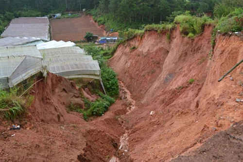 Hà Giang: Sạt lở vùi lấp 6 người lớn và 1 trẻ em