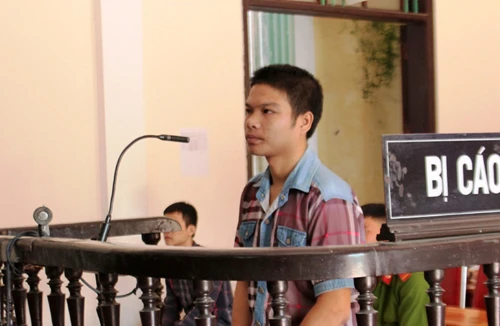 Bị văng tục khi mời ăn cơm, em truy sát rồi đâm thấu tim anh trai