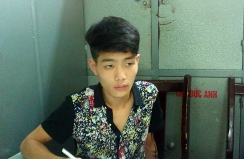 Năn nỉ “xin” tiền lái xe taxi không được, "đành" quay ra cướp