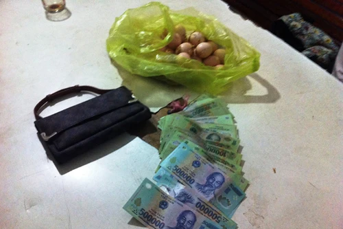 Bắt nữ quái chuyên đóng kịch lừa đảo các ông bà già