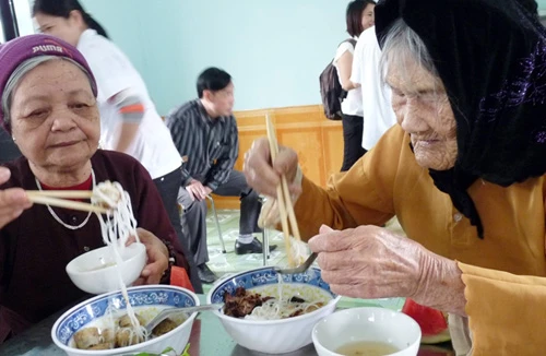 Ấm lòng những mảnh đời xế chiều