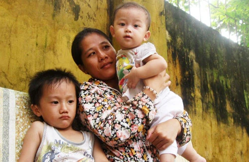 Cháu bé bị bỏ rơi tại bến xe Giáp Bát đã tìm được mẹ